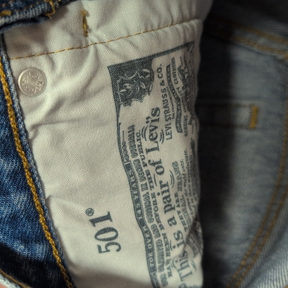 Levi's 501 -  Distressed Women's Shorts - Picture 4 of 6